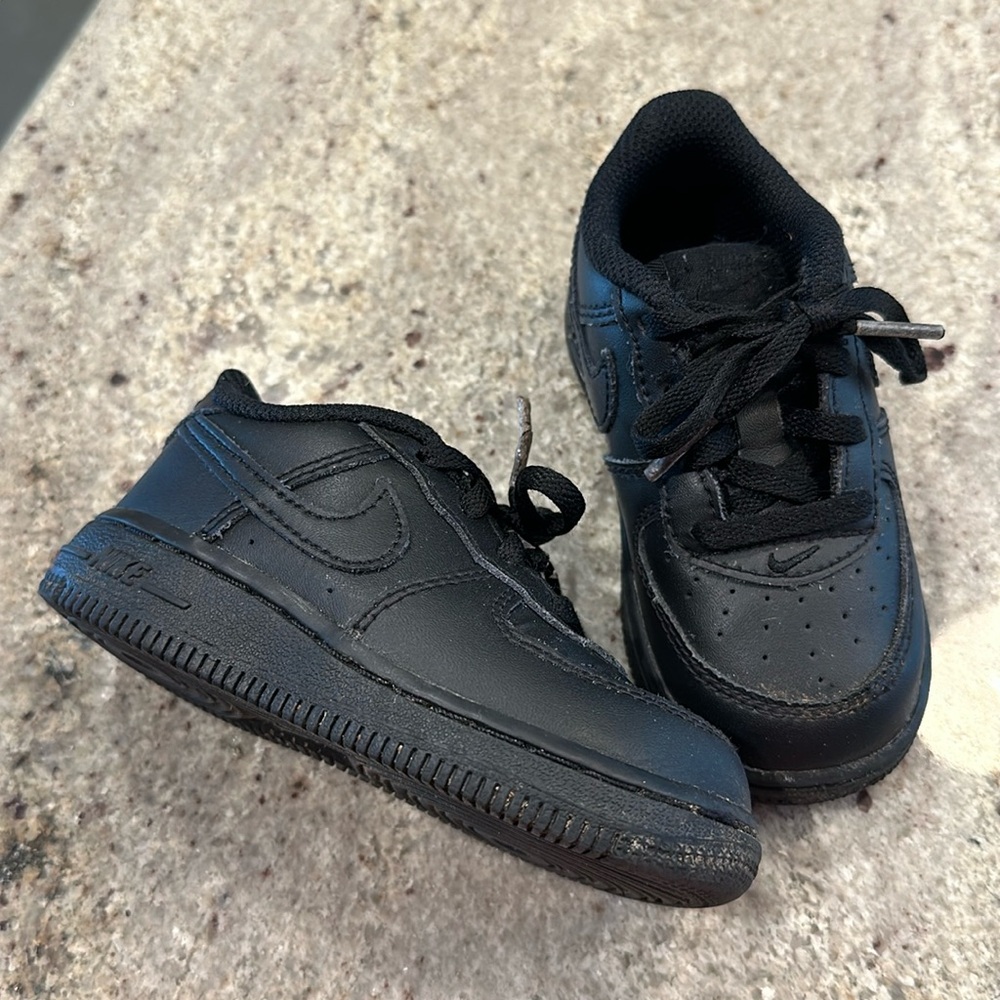 Toddler black low top Nike air forces size 7C